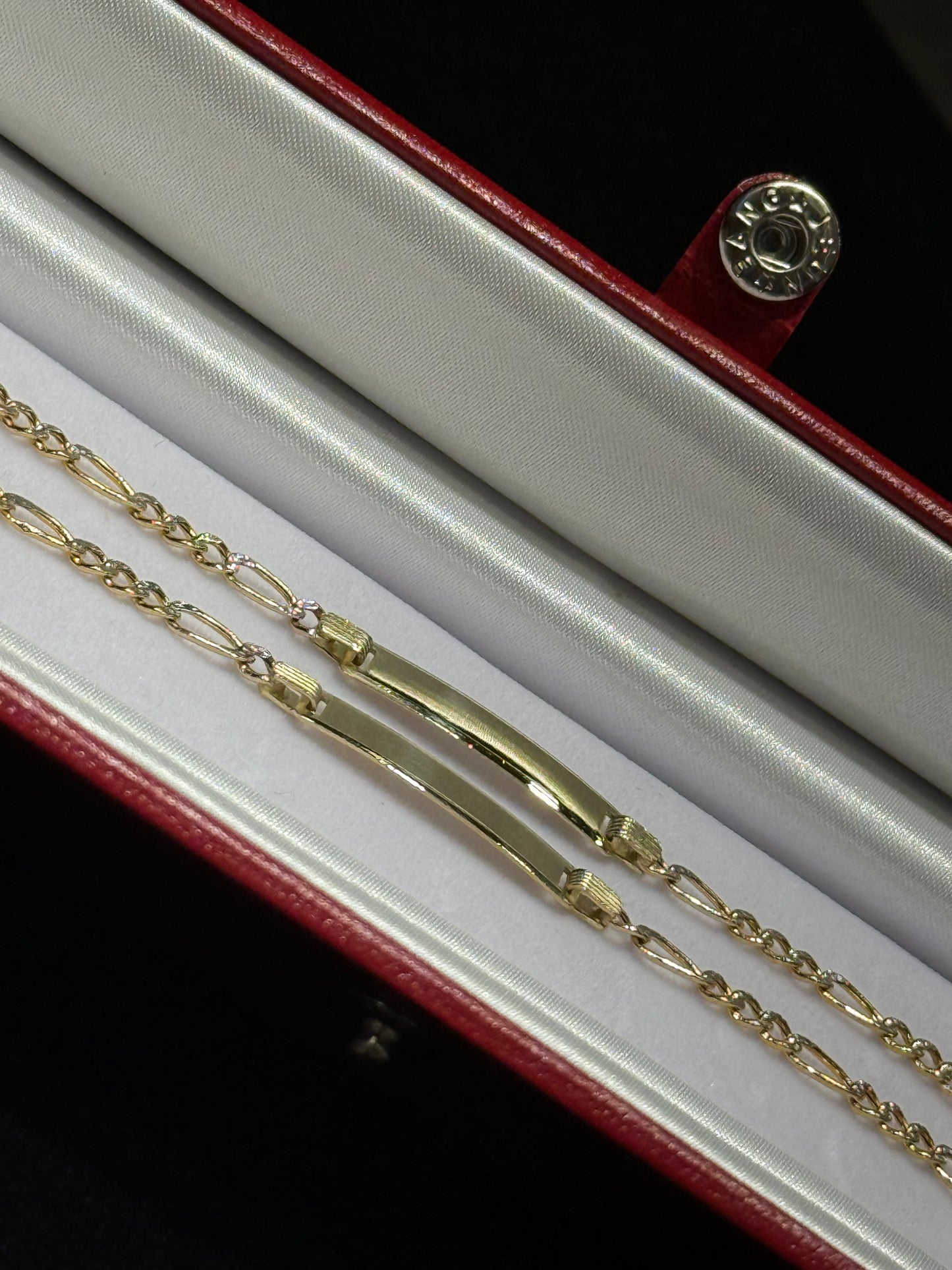 10k Diamond Cut Fígaro ID Bracelet